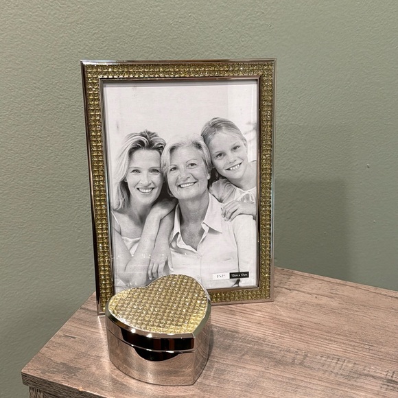 NIB set of Gold “Bling” 5x7 Photo Frame and Heart Trinket Box - Picture 1 of 7